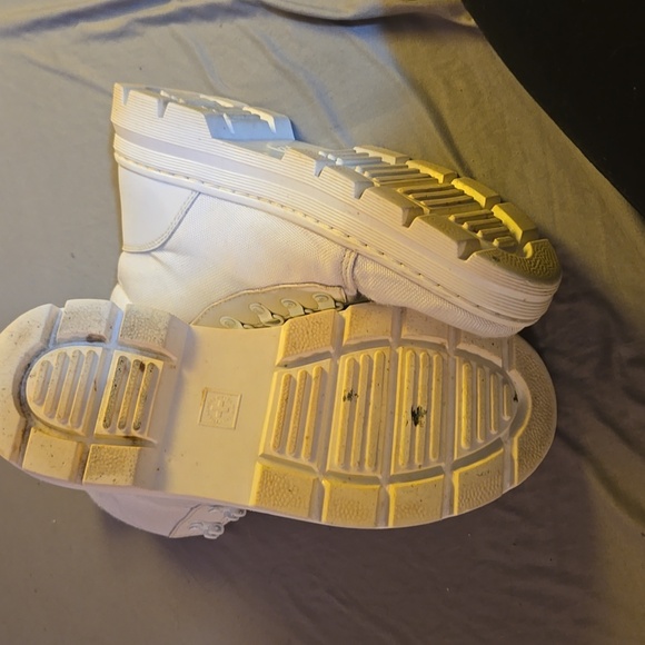 Dr. Martens White Combs Boot - Picture 4 of 5